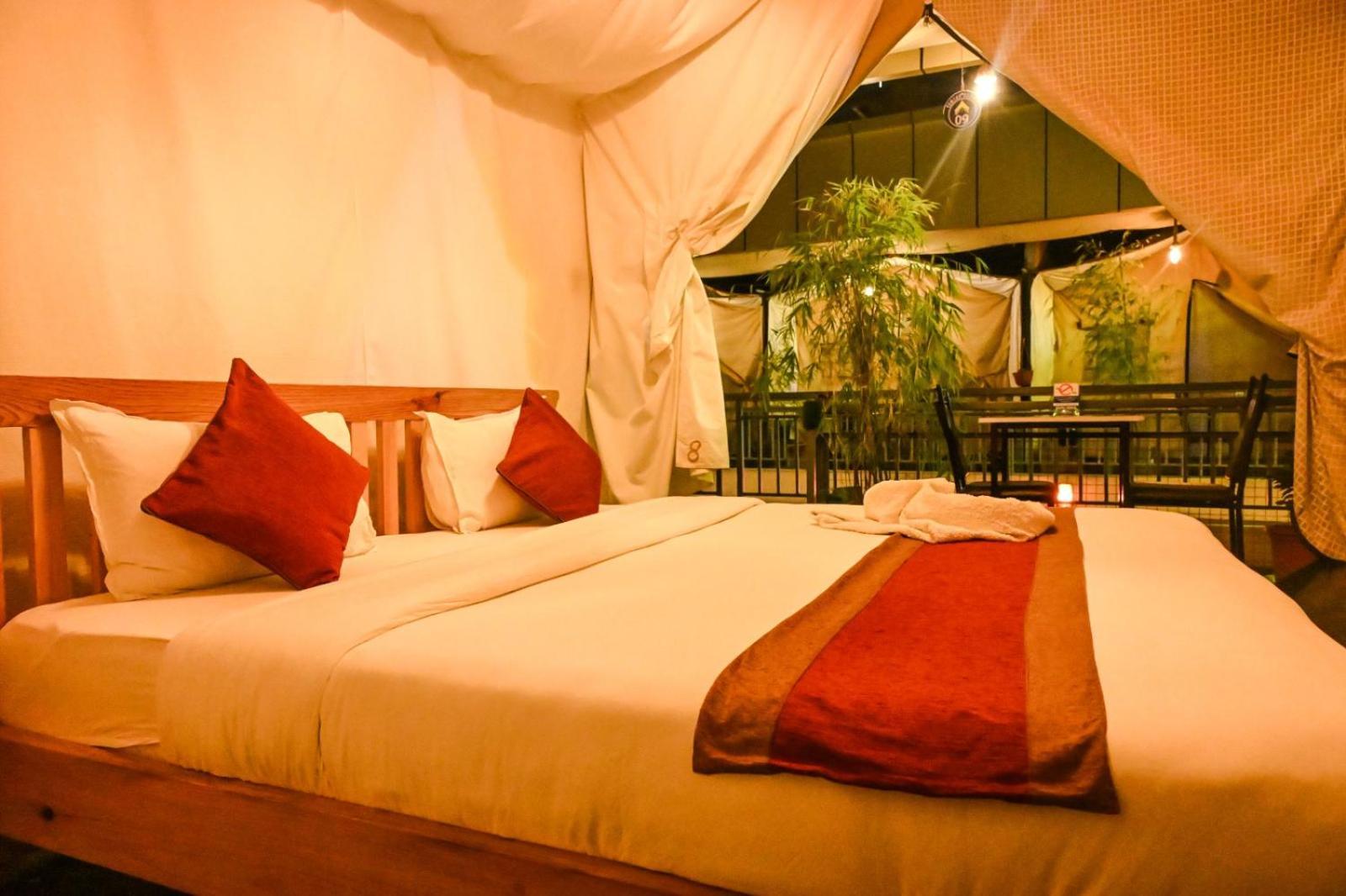Kalash Parkaze And Tent Inn Pokhara Room photo