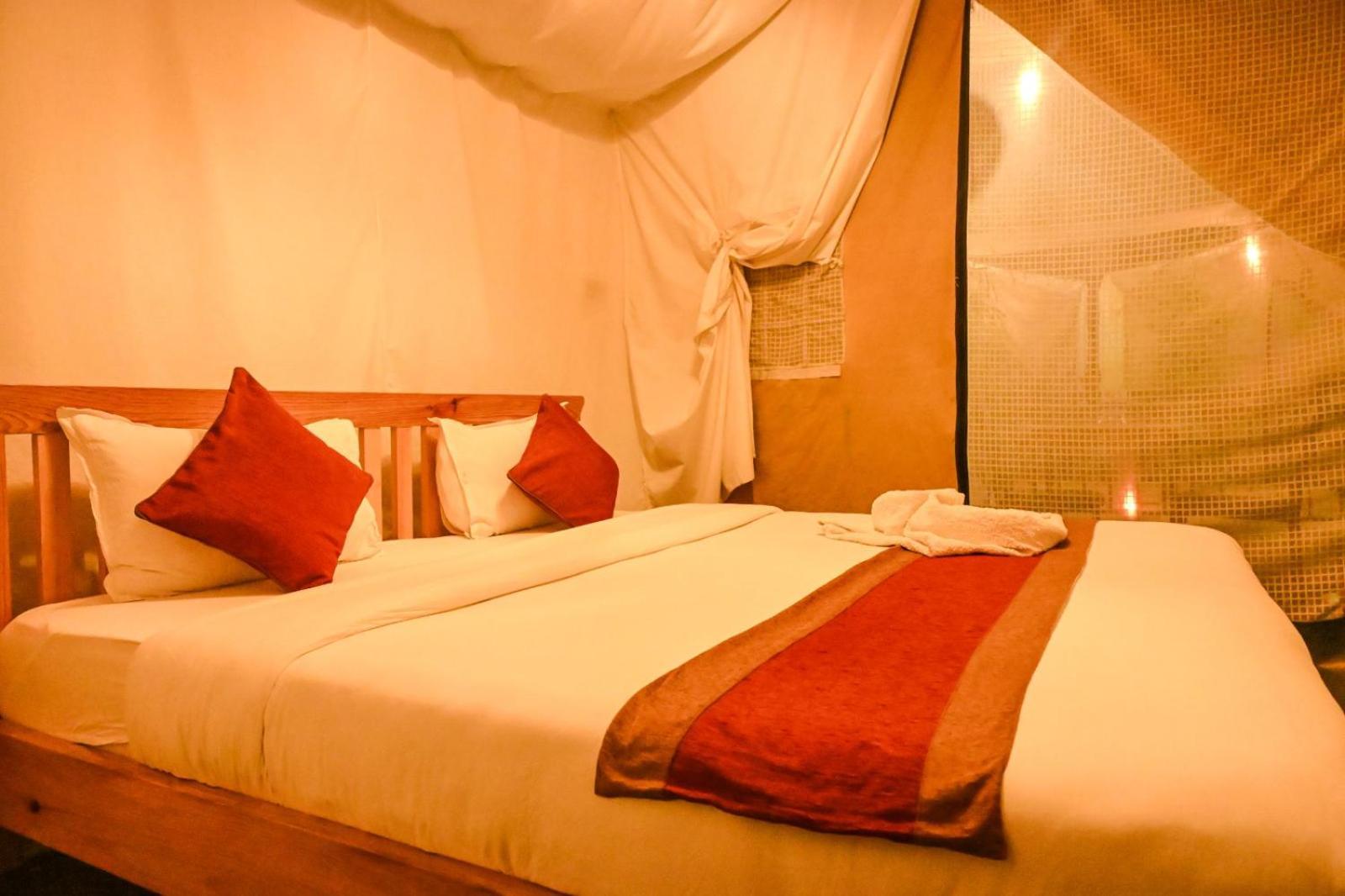 Kalash Parkaze And Tent Inn Pokhara Room photo